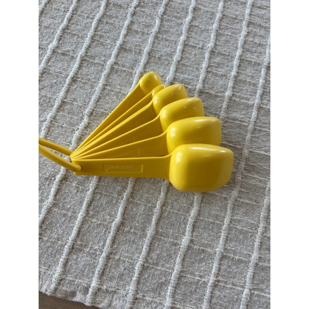 Vintage yellow Tupperware set of measuring spoons